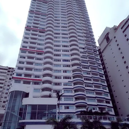 En Palmetto Apartment